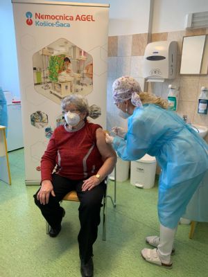 Vo Vakcinačnom centre Nemocnice AGEL Košice-Šaca na  Poliklinike VA U. S. Steel sa spúšťa očkovanie 3. dávkou