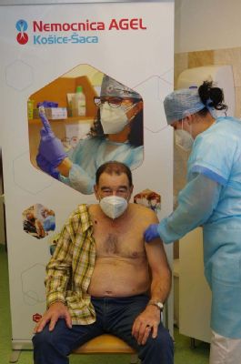 V Nemocnici AGEL Košice-Šaca zaočkovali prvých záujemcov o tretiu dávku vakcíny proti COVID-19