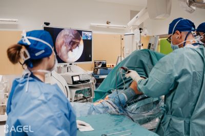 Obrovský úspech ortopédov Nemocnice AGEL Košice-Šaca: Live prenos z unikátnej operácie si pozreli špecialisti z celého sveta 
