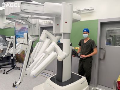 Chirurgovia Fakultnej nemocnice AGEL Košice-Šaca vykonali unikátne robotické operácie pupočných hernií